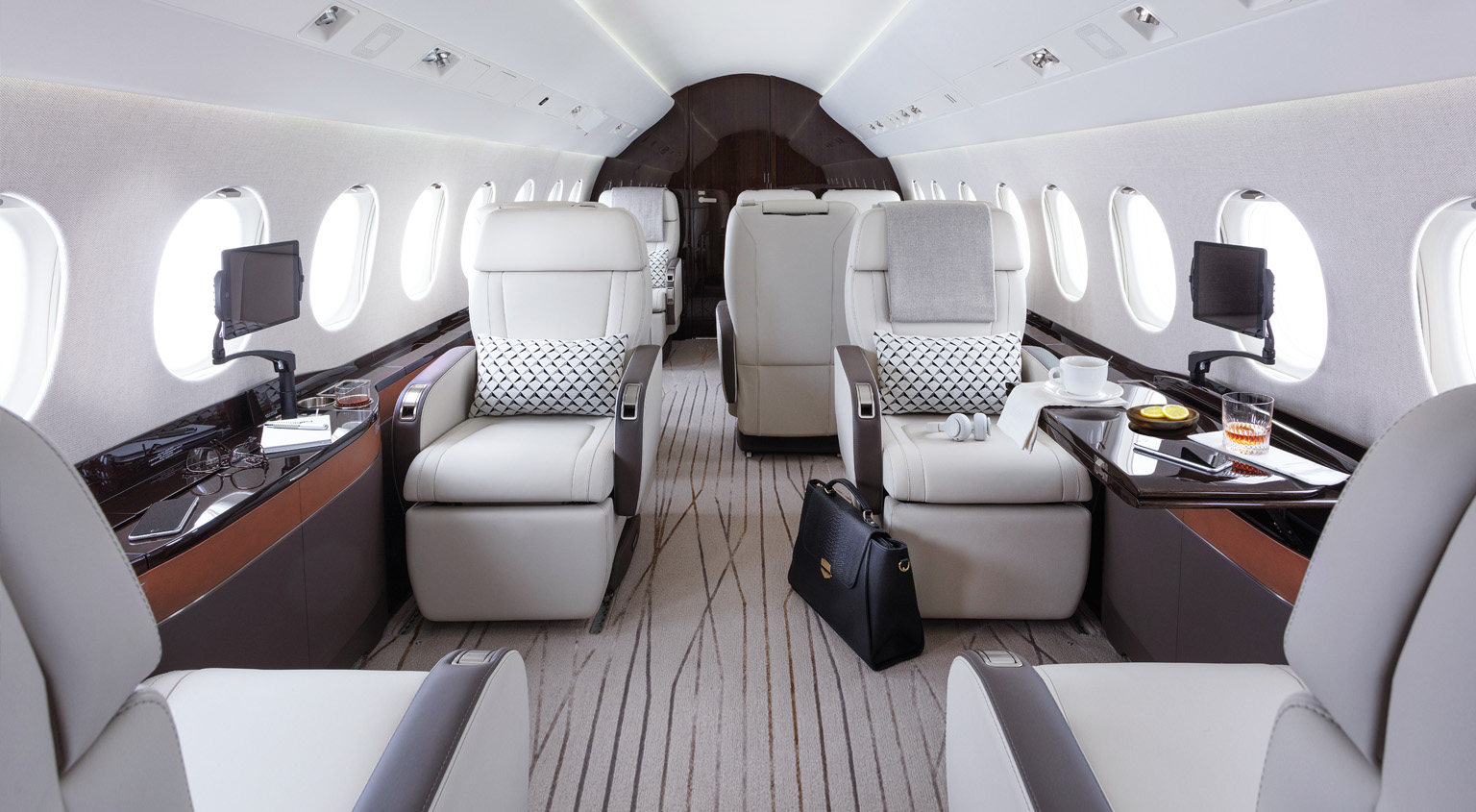 Heavy Jet – interior